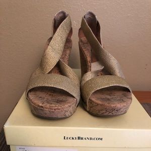 Lucky brand size 10 gold and natural wedges